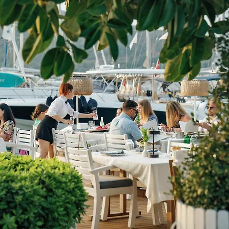 Yacht Classic - Boutique Class