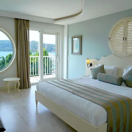 Yacht Classic - Boutique Class Hotel 3*