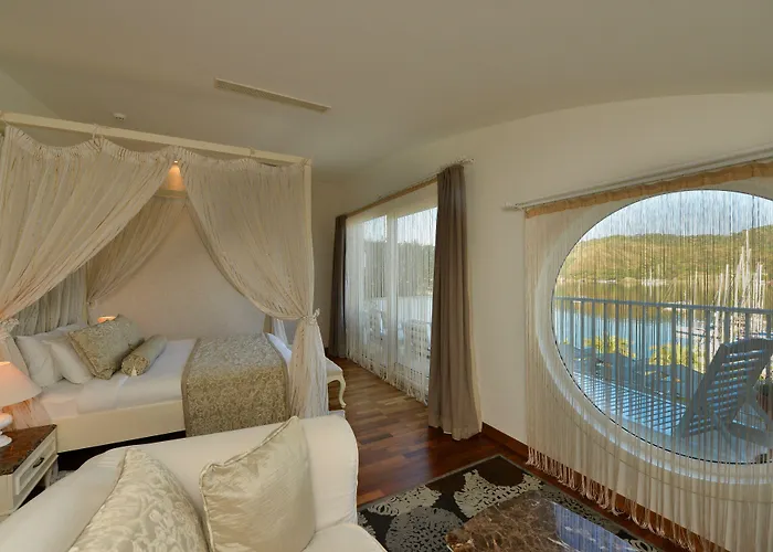 Hotel Yacht Classic - Boutique Class 3*