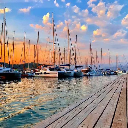 Otel Yacht Classic - Boutique Class 4*