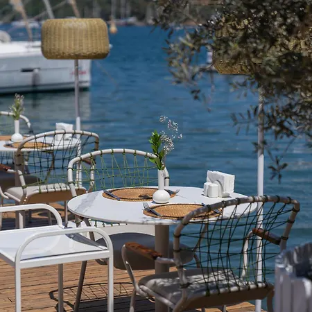 Yacht Classic - Boutique Class Отель