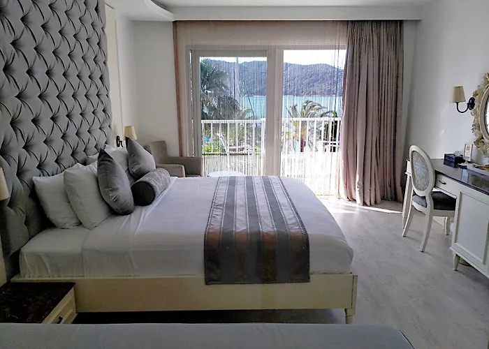 Отель Yacht Classic - Boutique Class